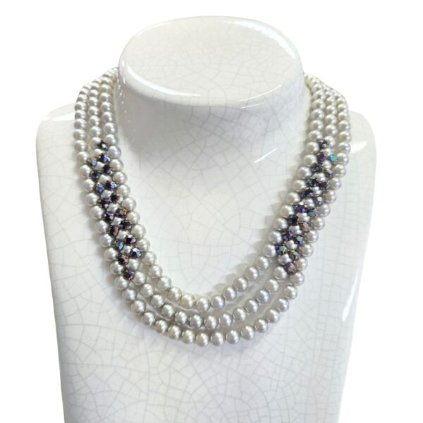 Grey pearl necklace